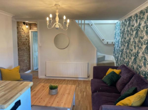 Stylish & Spacious 2 Storey, 3 Bed Apartment